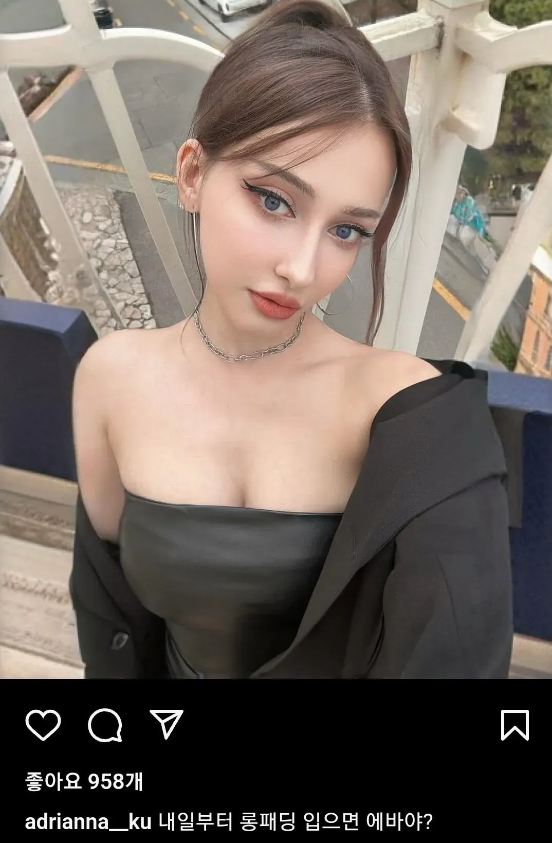 롱패딩 착용 여부를 묻는 텍스트가 적힌 이미지