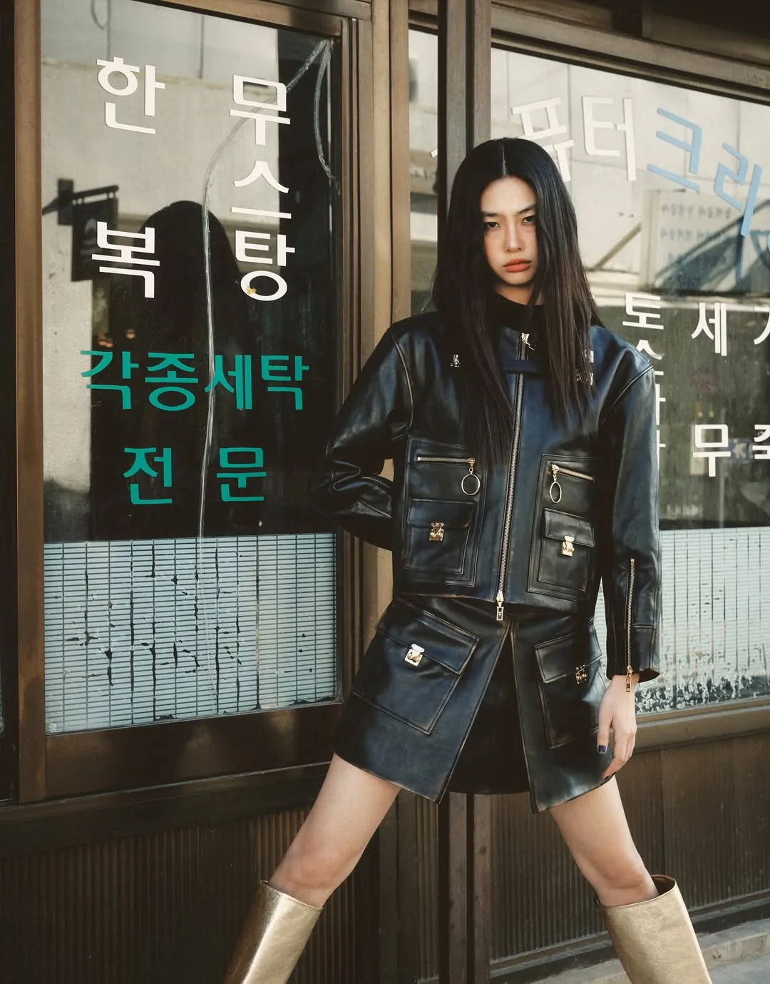 한복 느낌 의상을 입은 정호연의 한국풍 화보 사진