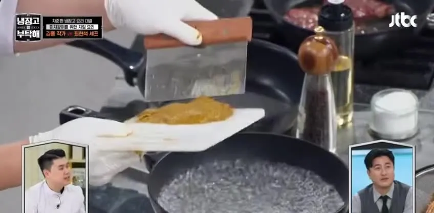 자존심 냉장고 요리 대결에서 김풍 작가와 최현석 셰프가 경쟁하는 장면