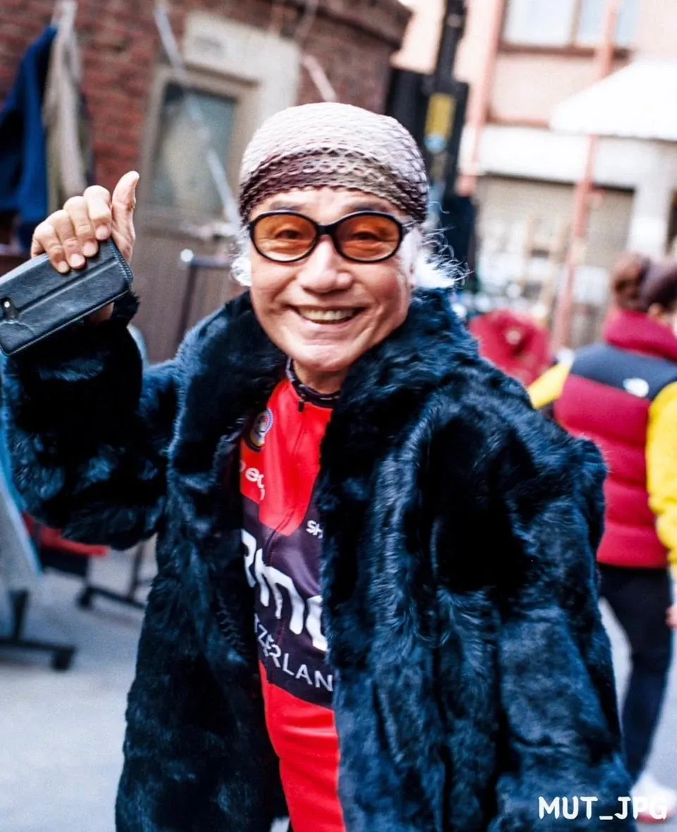 이 이미지를 보니 sudavive.com 웹사이트의 게시글 페이지인 것 같아. 게시글 내용을 보면:

**게시글 정보:**
- **제목**: "나이가 들수록 아침 일찍 눈이 떠지는