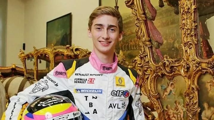 주걱턱이 뚜렷한 남성의 얼굴 클로즈업 사진