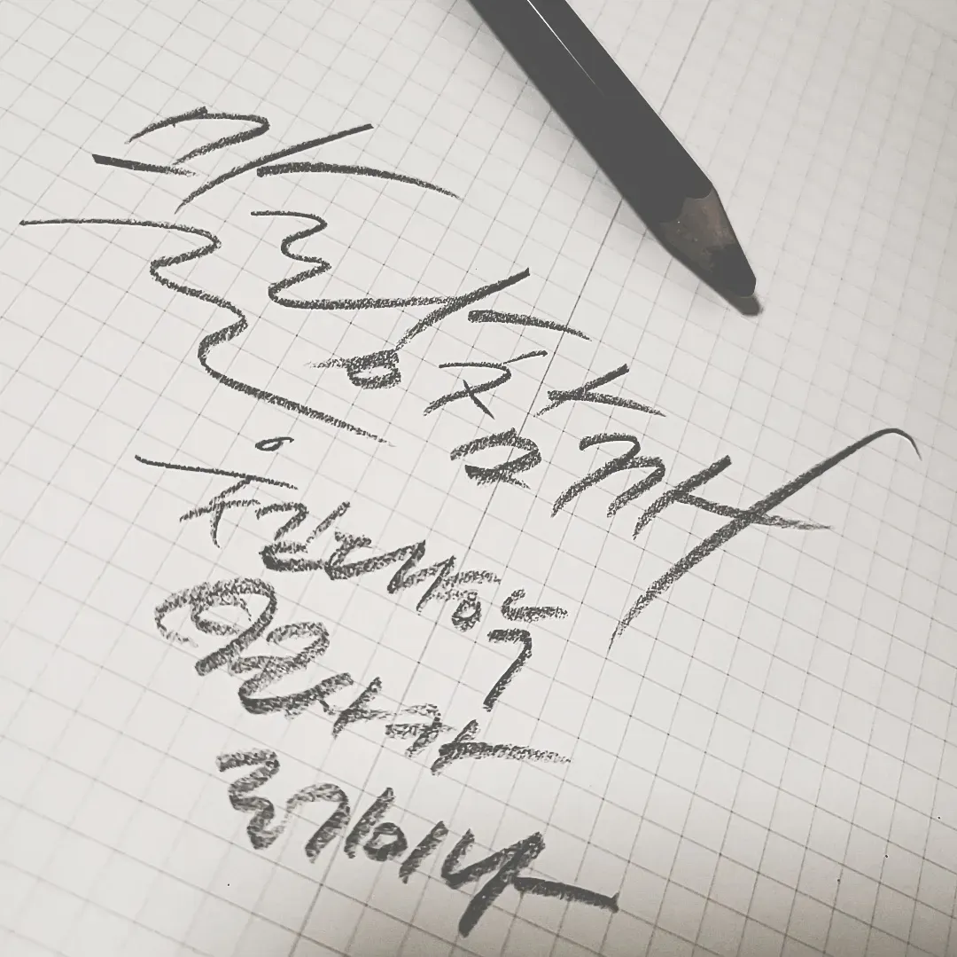 유명인 사진을 무단 도용한 SNS 광고를 비꼬는 밈. "아무 유명인이나 가져다 쓴다면서? 맞아 너야" 텍스트.