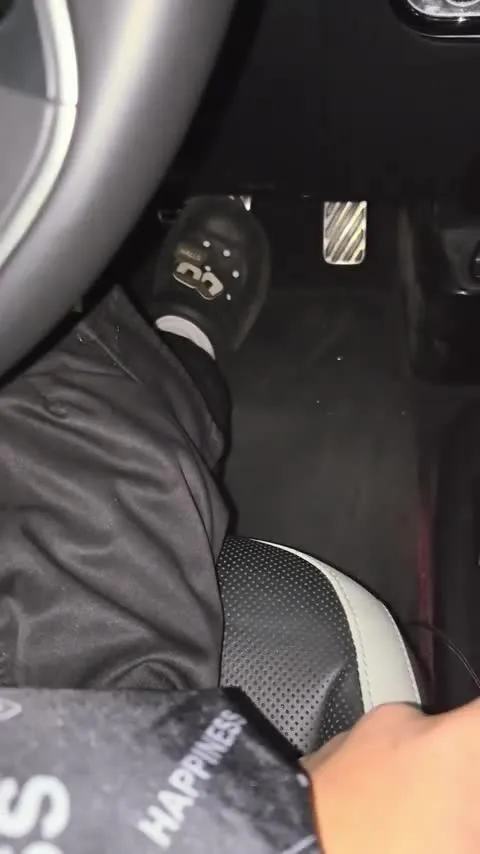 HAPPINESS 텍스트가 적힌 이미지