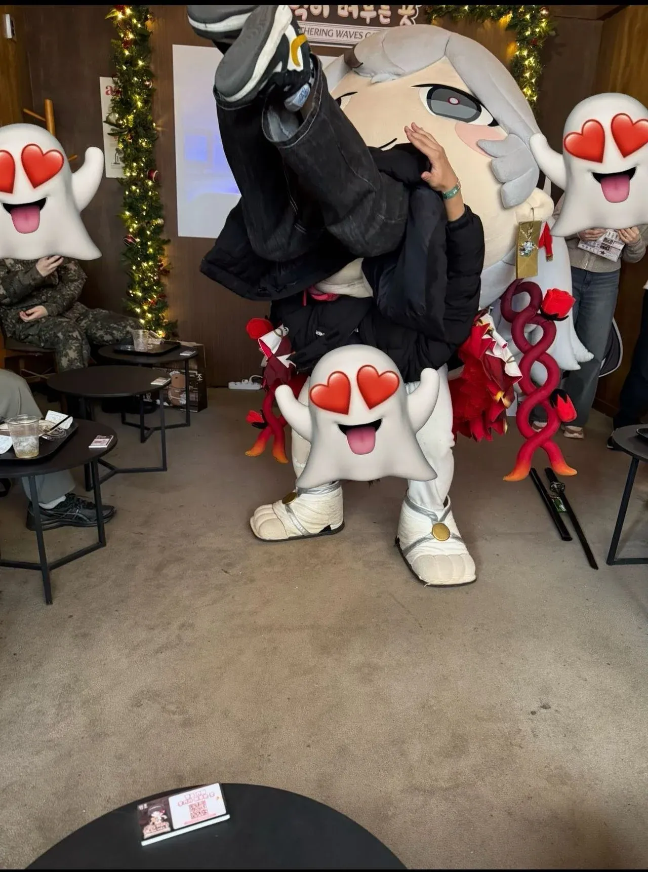 명조: 워더링 웨이브즈 오프라인 이벤트 포스터, "명이 머무는 꽃" 문구