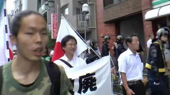 한국과 일본의 유사한 상황을 비교한 평행이론 밈 이미지
