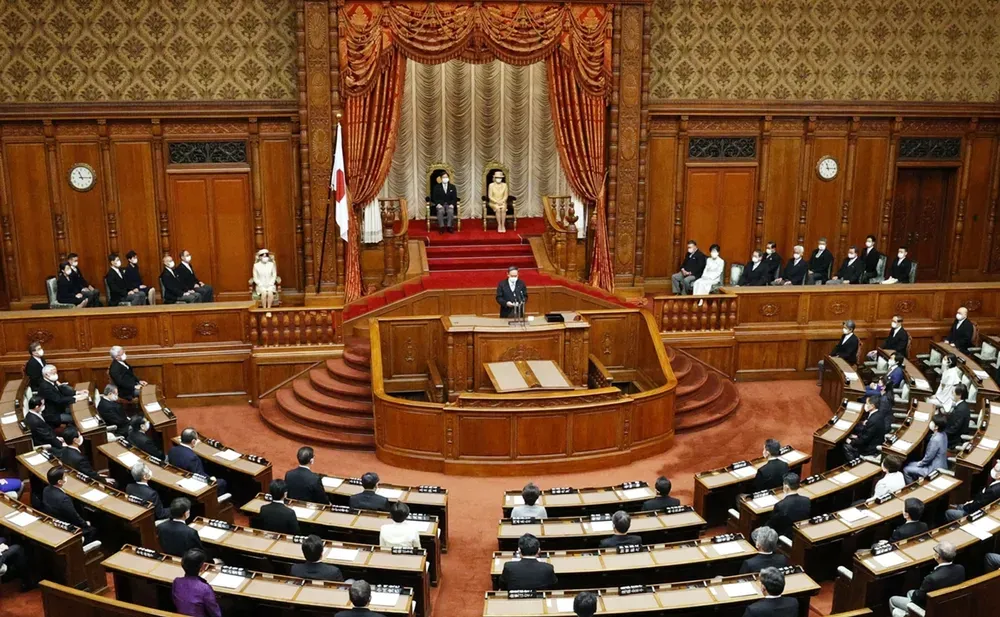 일본 국회의원의 과도한 입법 활동을 비판하는 트윗 게시물