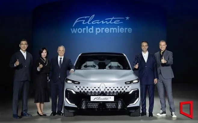 르노 필랑트 월드 프리미어 행사 이미지