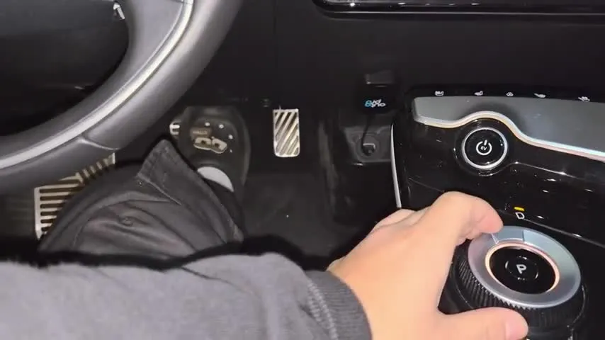 기아 EV6 급발진 사고로 추정되는 차량 충돌 현장 사진