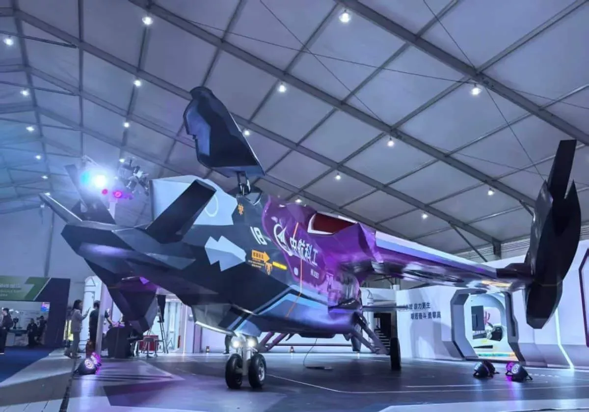 중국 12만톤급 우주항모 컨셉 이미지, 우주 공간에 떠 있는 대형 전투함