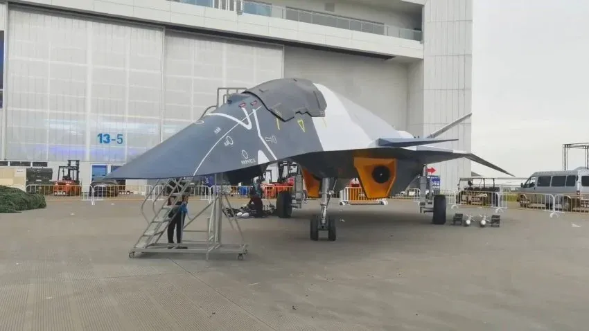 중국 개발 중인 12만톤급 우주항모 컨셉 이미지