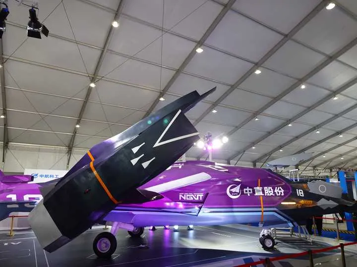 중국 12만t급 우주항모 컨셉 이미지, 거대한 비행선 형태의 우주선