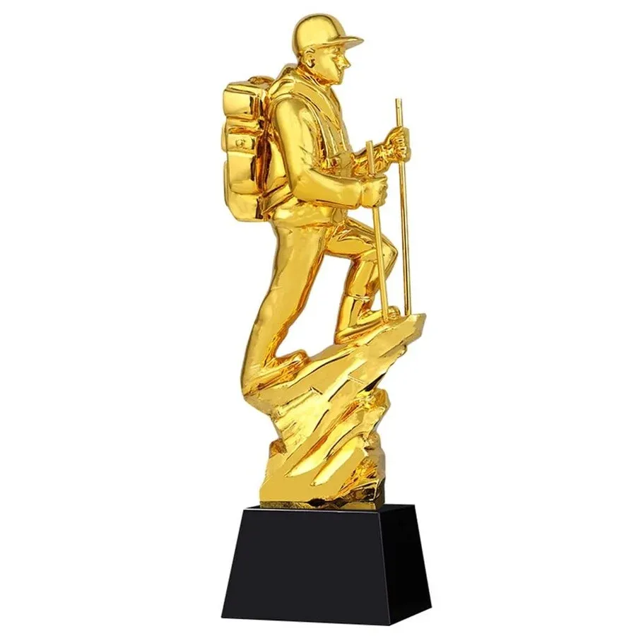 한라산 정상에서 상금 500만원 현금 다발을 들고 환하게 웃는 어르신