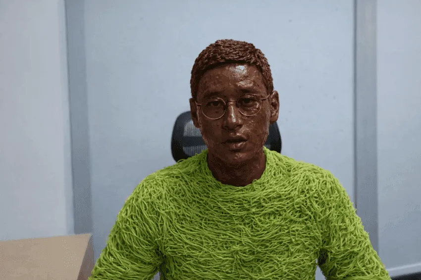 두바이 초콜릿의 쫀득한 식감을 보여주는 늘어나는 단면 이미지