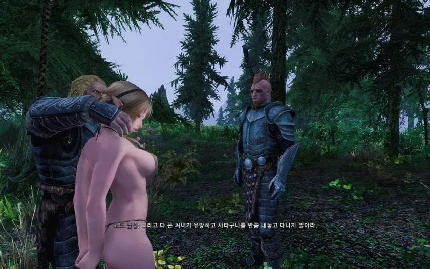 노인 남성이 여성 복장에 대해 훈계하는 장면