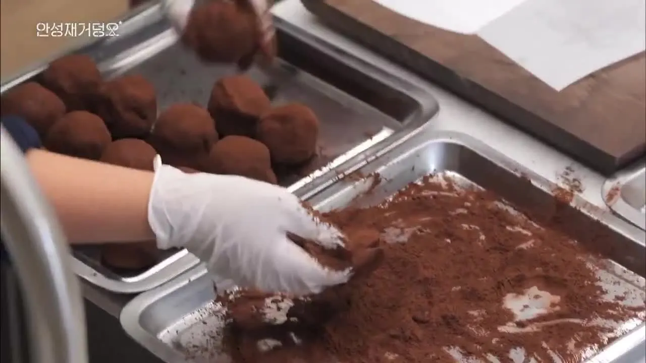 안성재를 압박하며 질문하는 딸의 표정