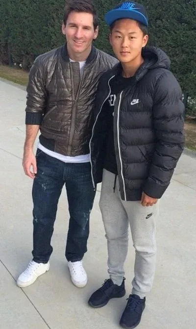 손글씨로 '없음'이라고 적힌 메모지