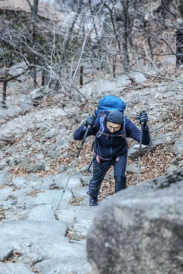 미슐랭 셰프가 설악산 대피소에서 레인저들에게 요리를 대접하는 장면