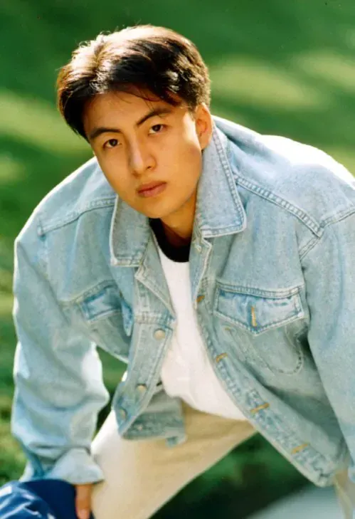 배용준의 젊은 시절 클로즈업 얼굴 사진