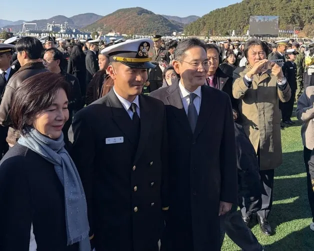 유명인을 만난 경험을 묻는 질문에 대한 익명 게시판 댓글 목록