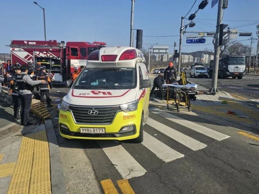 긴급출동 중인 경북소방 진보091 구급차, 차량번호 998누8177