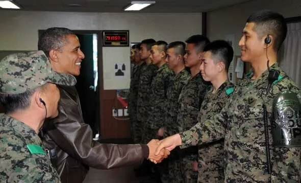 사람들과 찍은 단체 사진 모음 콜라주