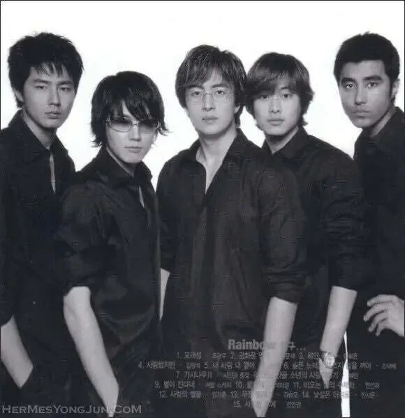 배용준의 젊은 시절 흑백 프로필 사진, ARTE 로고 포함