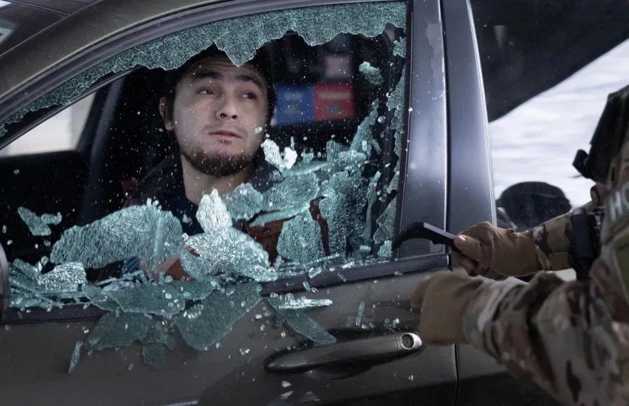 미니애폴리스 거리를 순찰 중인 ICE 차량