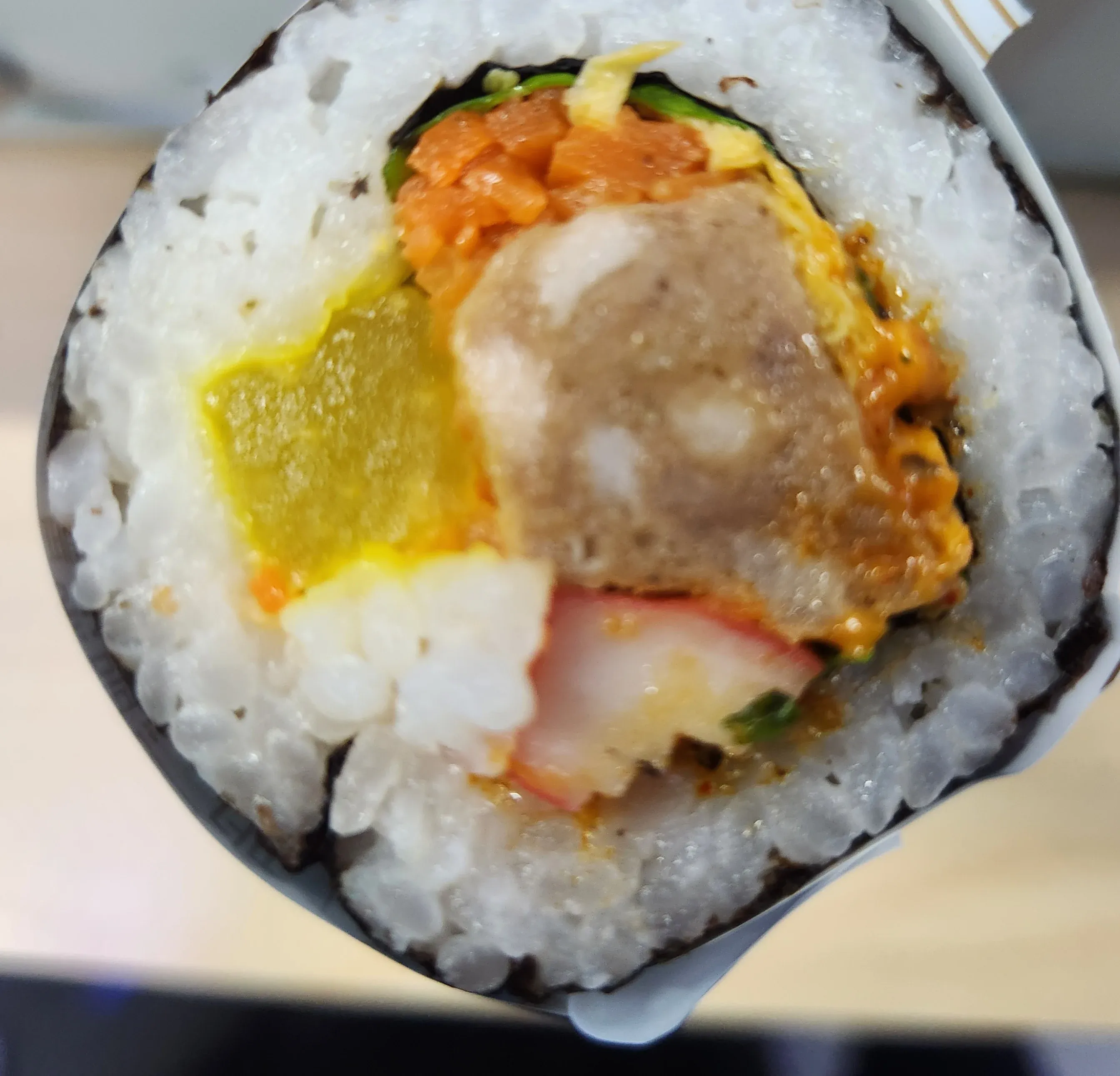 GS25 에드워드리 김밥 포장지, 손글씨로 "먹지 마라" 경고 메모가 붙어있음
