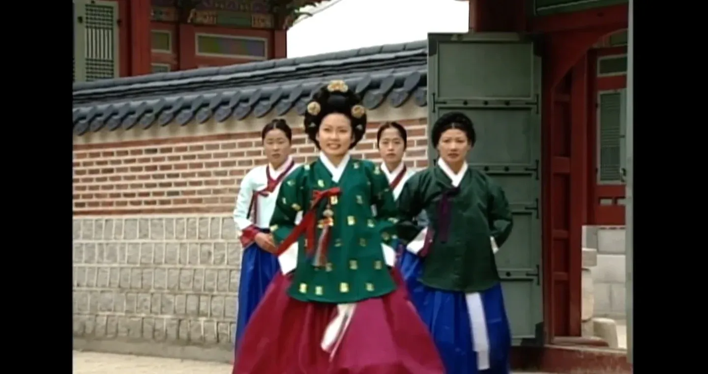 조선시대 궁중 여인들이 모여 기싸움하는 장면의 웹툰 일러스트