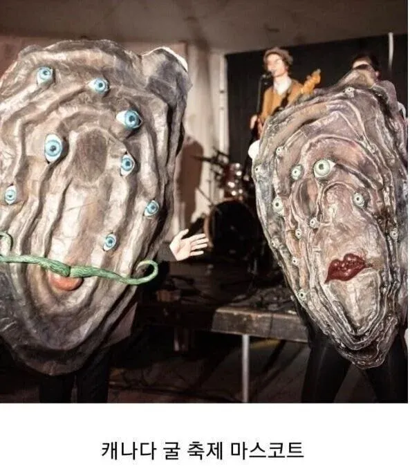 캐나다 굴 축제의 귀여운 굴 캐릭터 마스코트