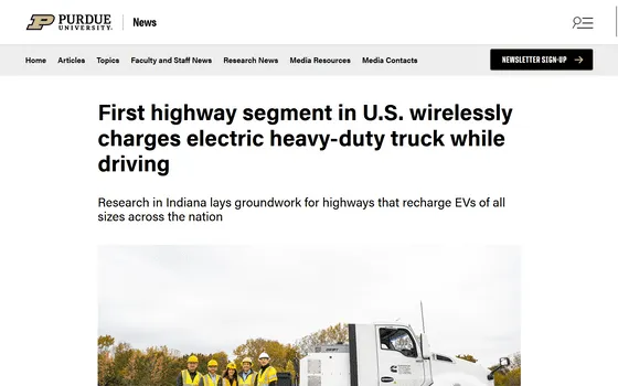 미국 인디애나주 고속도로에서 주행 중 무선 충전하는 전기 대형 트럭