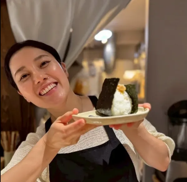 숫자 2가 적힌 이미지, 주먹밥집 여사장님의 비밀 관련 콘텐츠