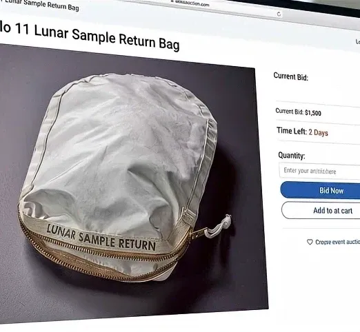 아폴로 11호 달 샘플 귀환용 가방, 'LUNAR SAMPLE RETURN' 문구가 새겨진 우주 유물