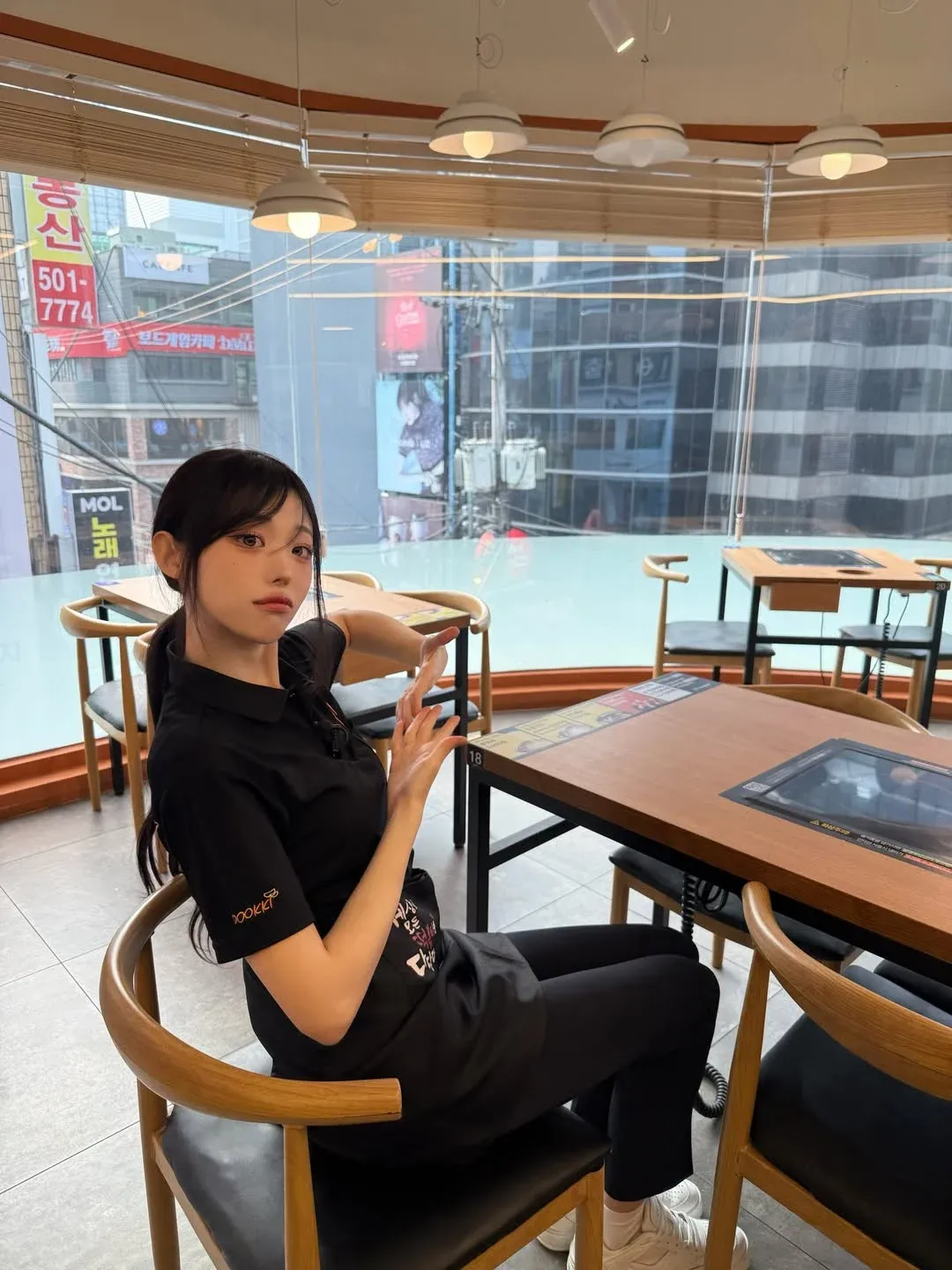 떡볶이집에서 일하는 알바생의 모습