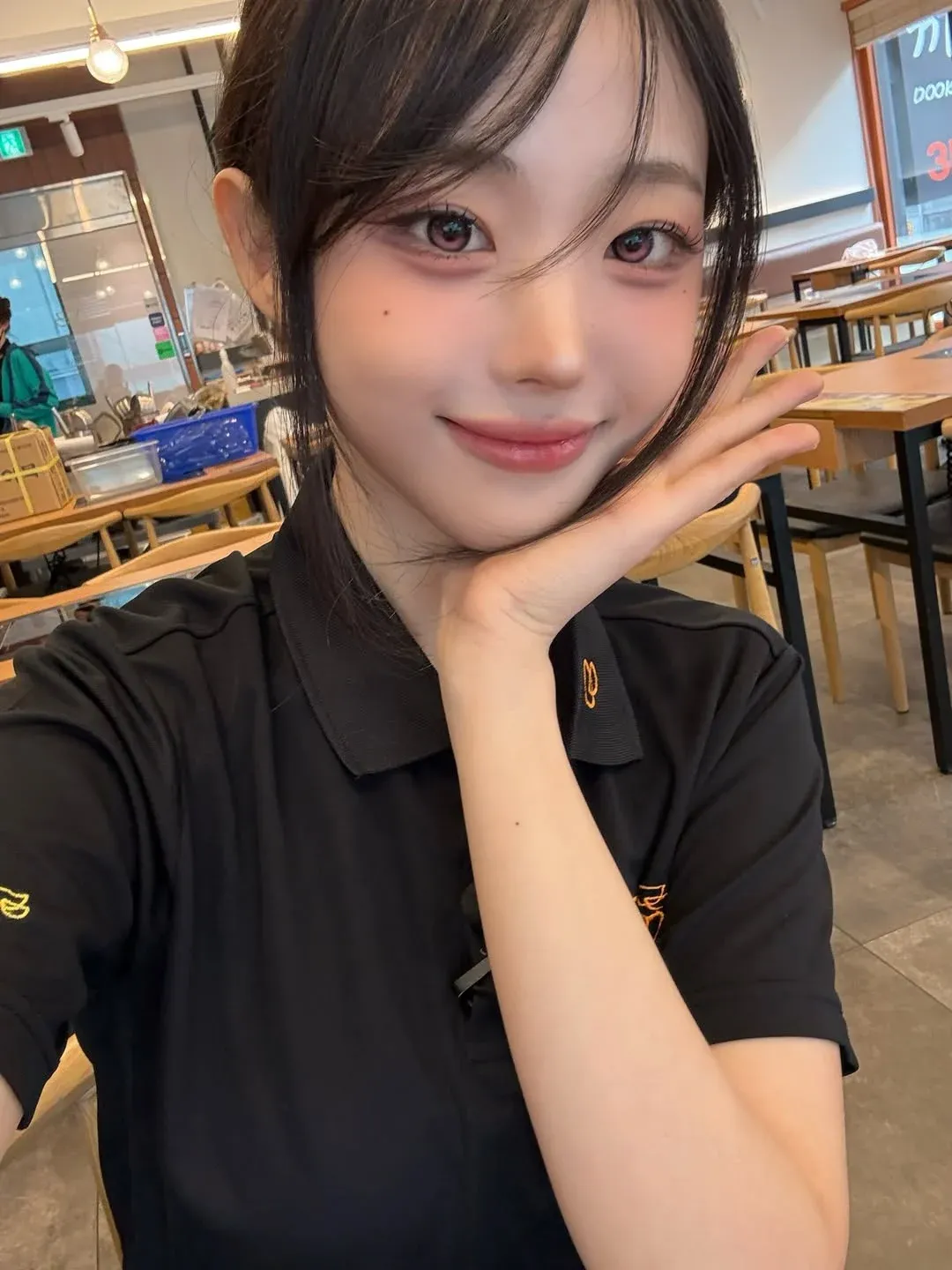 떡볶이집에서 일하는 알바생의 모습