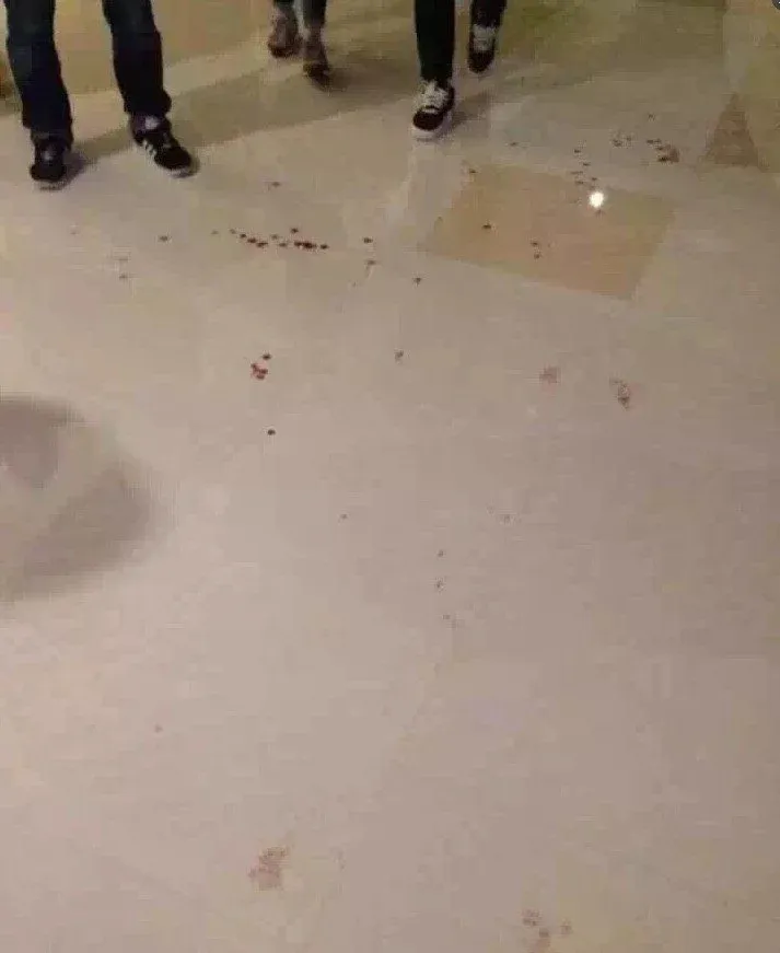 분위기 파악 못하고 코스프레했다가 맞는 사람