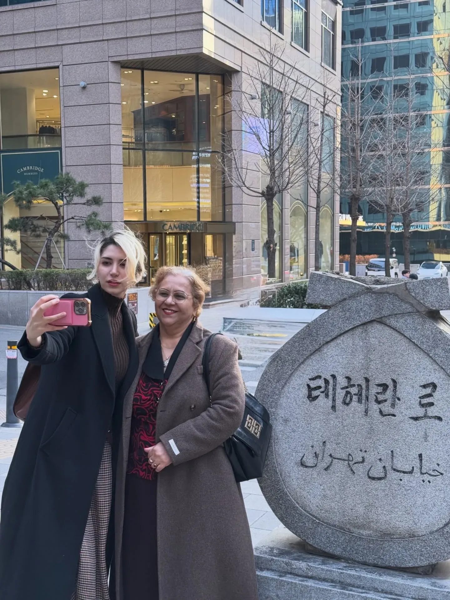 이미지 파일이 필요합니다. 현재 OCR 텍스트가 깨져 있어서 정확한 alt 태그를 생성할 수 없습니다.

이미지를 제공해주시면 생성해드리겠습니다.