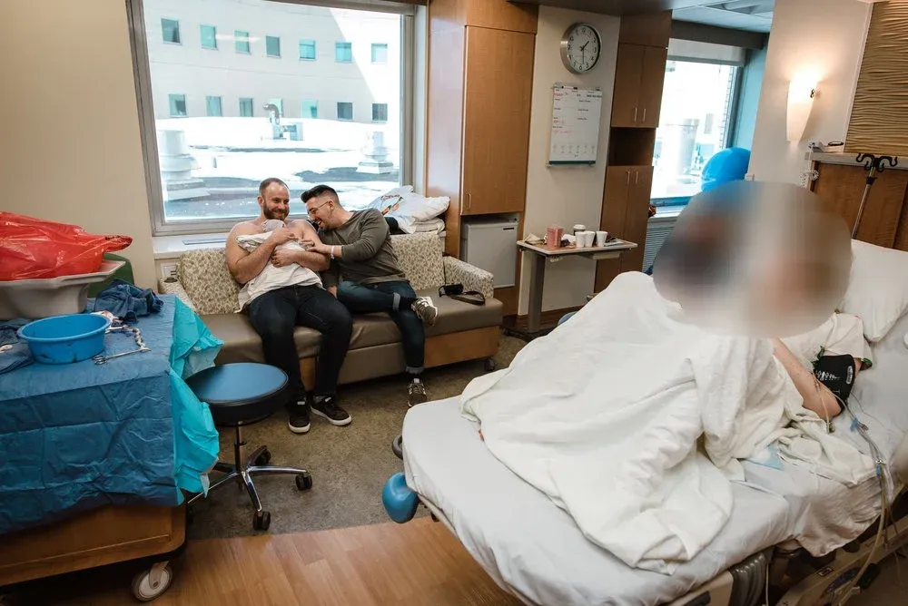 대리모 출산 순간을 담은 사진