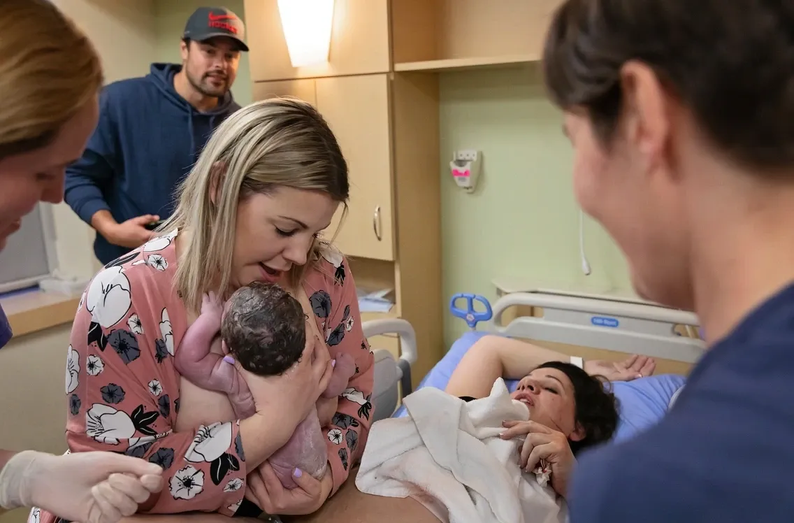 이미지 파일 경로를 제공해주세요. 그래야 실제 이미지를 확인하고 정확한 alt 태그를 생성할 수 있습니다.

현재는 OCR 텍스트가 불명확하고 컨텍스트만으로는 충분한 정보가 부족합