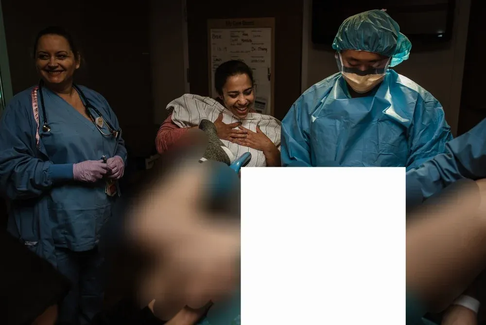 의료 현장의 출산 순간을 담은 사진