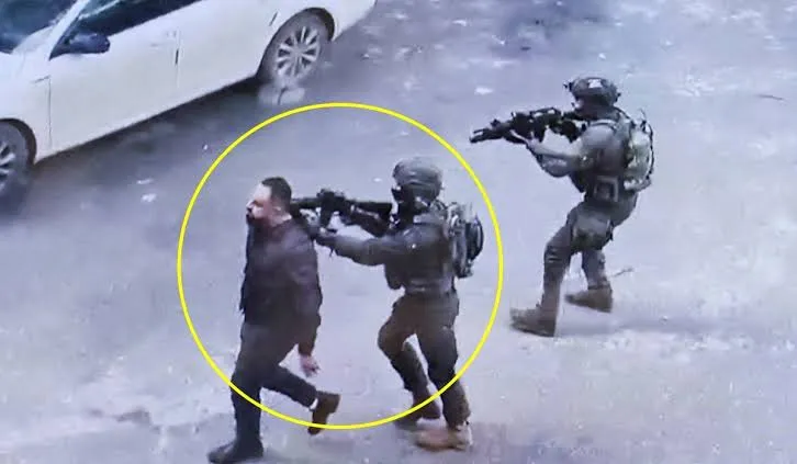 이스라엘군의 인간방패 사용 관련 뉴스 기사 이미지