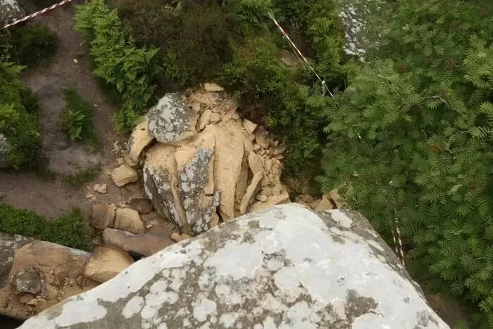 설악산 흔들바위 굴려 떨어뜨린 미국인 11명 입건 뉴스 기사