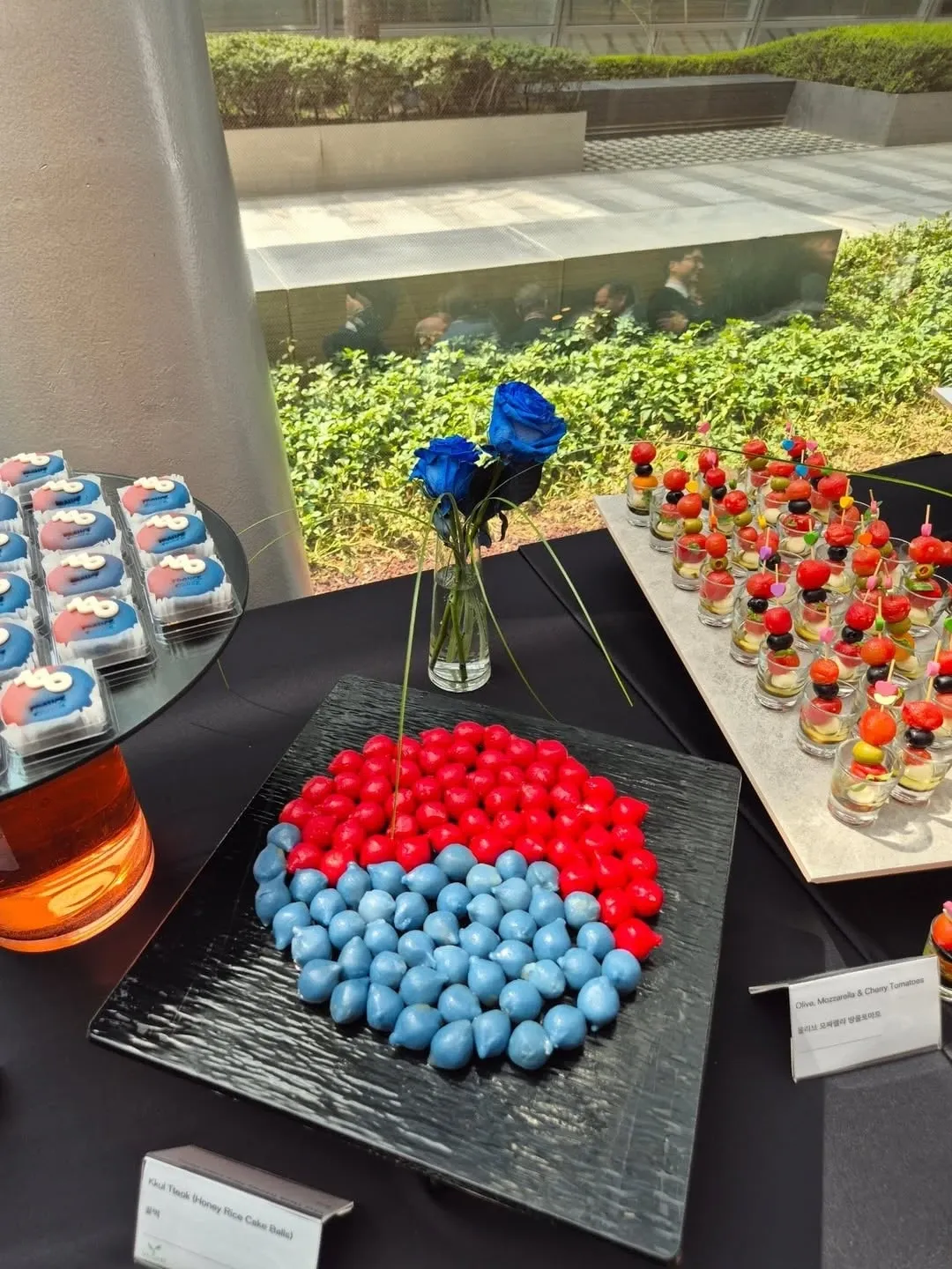 프랑스 대통령 만찬 테이블에 놓인 한국 전통 떡