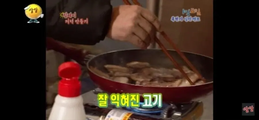 노릇하게 잘 구워진 삼겹살 고기