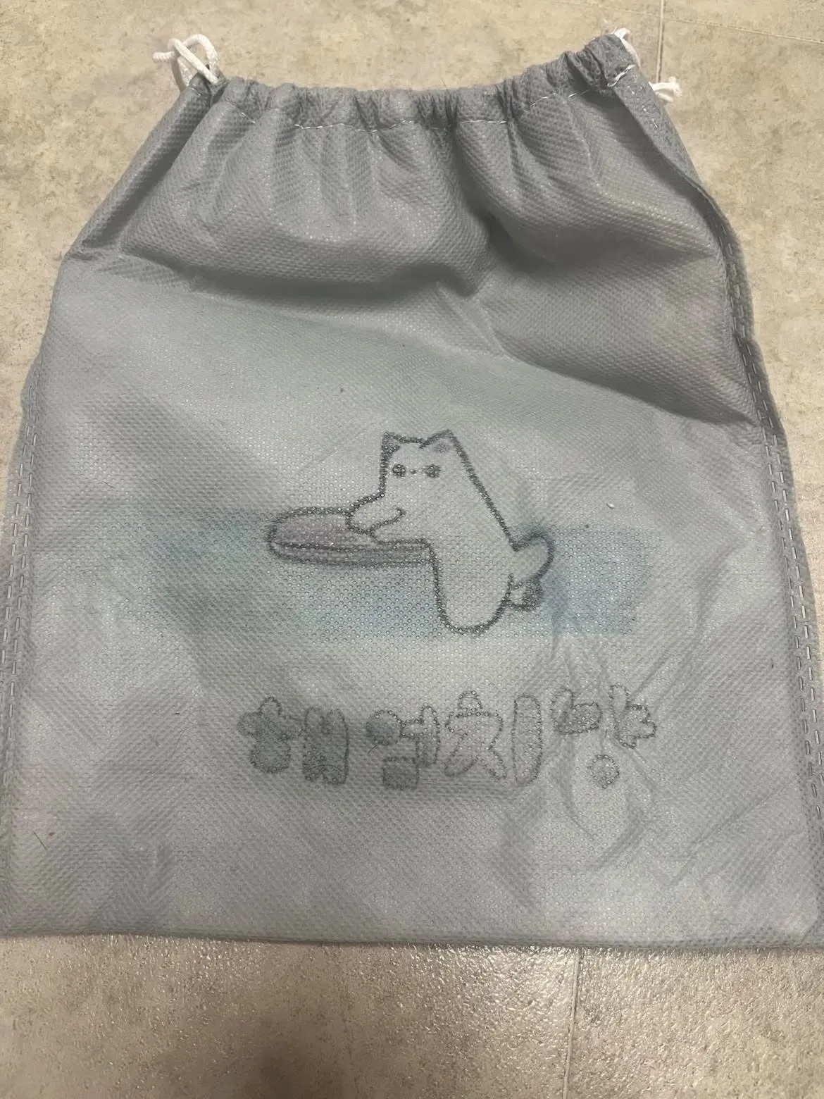 실내화주머니를 직접 꾸민 초등학생 딸의 손그림 작품