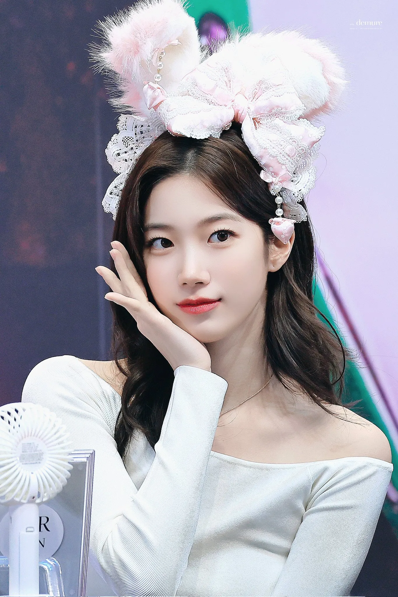 병아리를 안고 있는 여자아이가 등장하는 만화 컷