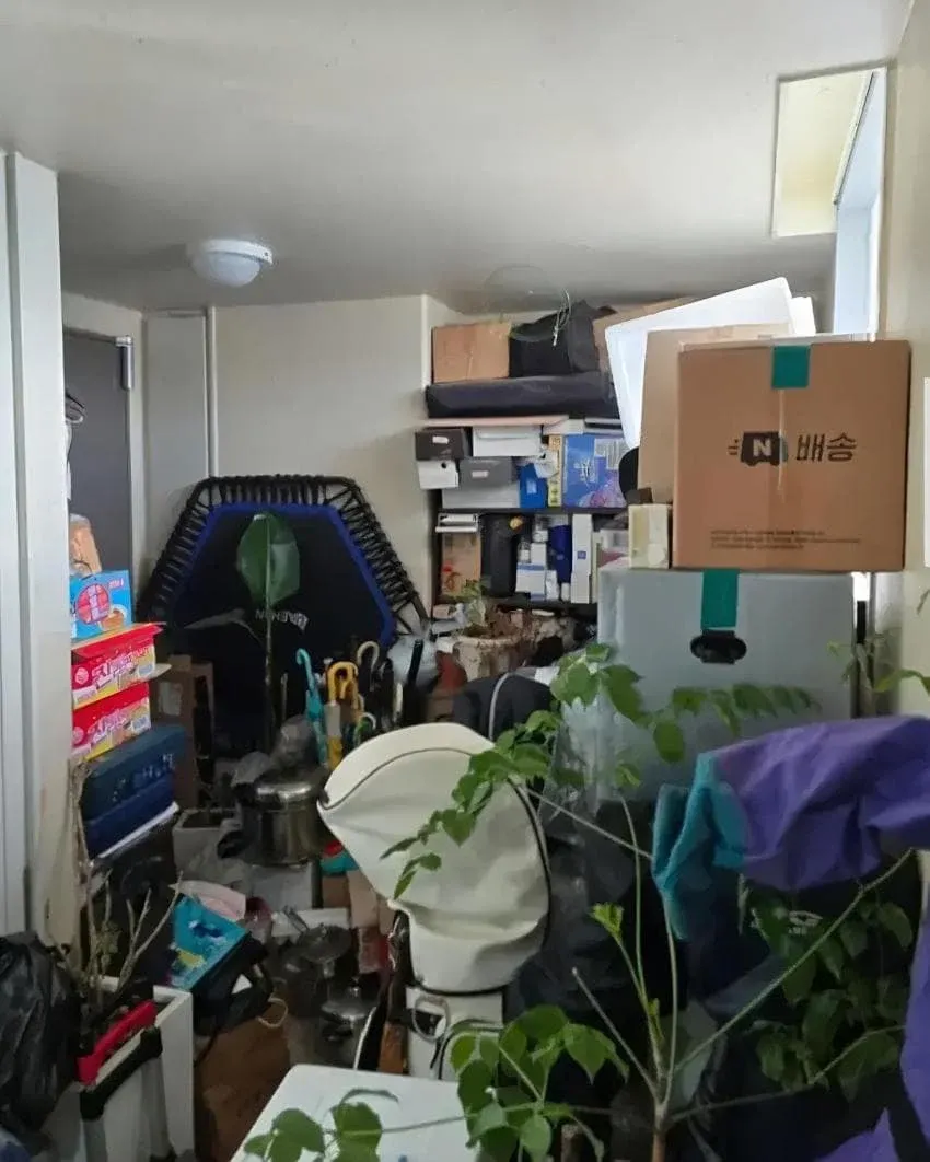 개인 소유 표지판이 붙은 공동현관 입구