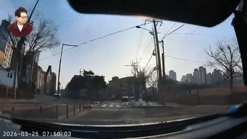 한문철 변호사가 과실 판단이 애매한 교통사고 영상을 분석하는 장면