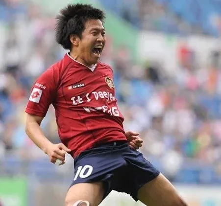 토트넘의 실수를 조롱하는 축구 커뮤니티 게시글 썸네일