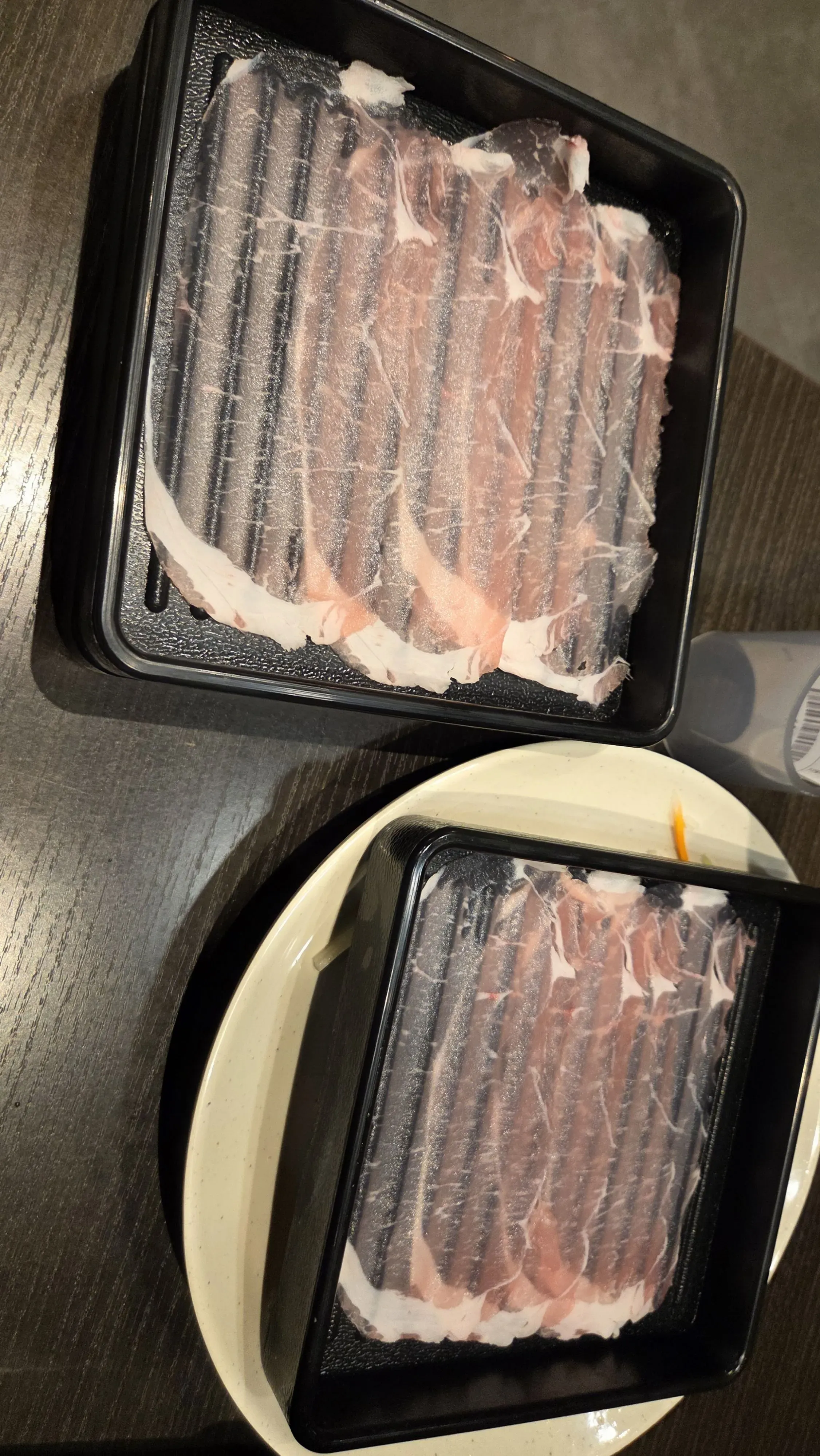 일본 무한리필 샤브샤브 레스토랑의 고품질 고기